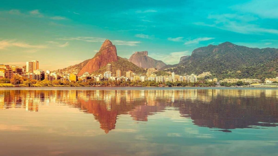 Kevin Kade waserukanye na Jasinta Makwabe, yasusurukije abitabiriye ibirori bya ‘Abryanz Style & Fashion Awards’